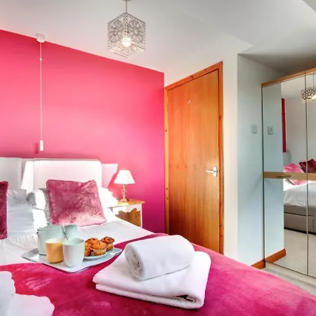 4 Bed In Whitby Oc-W506 *