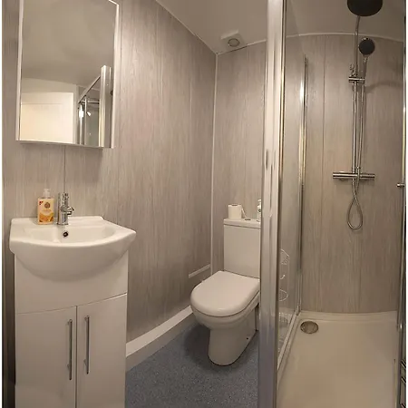 4 Bed In Whitby Oc-W506 *