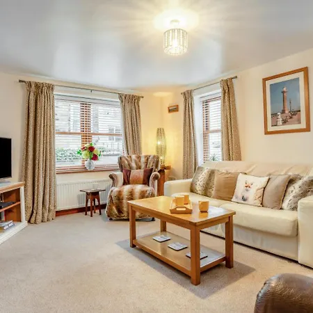 4 Bed In Oc-w506 * Whitby