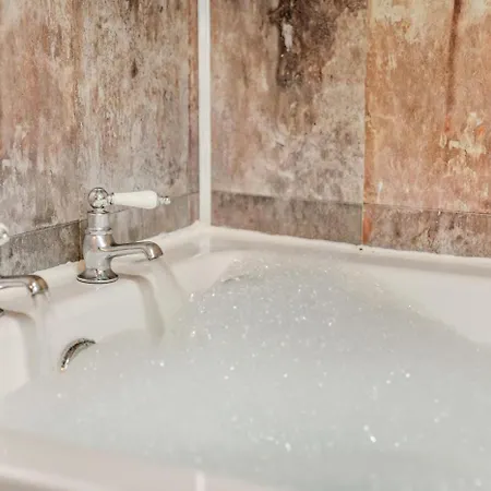 4 Bed In Oc-w506 Whitby